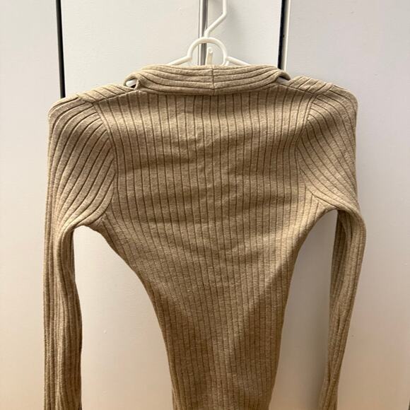 ASTR Twist Front Sweater Taupe S - Picture 8 of 8